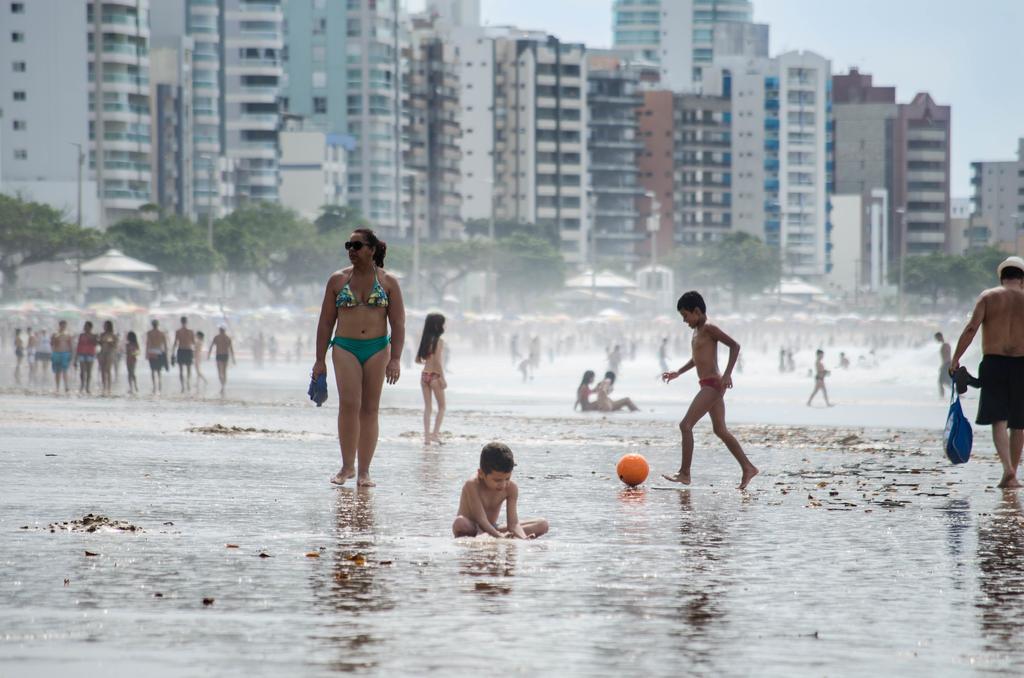 Maior Nota - 2 Quartos Com Ar Condicionados Split, Air Fryer, Wi-Fi, Netflix, Disney Plus, Star Plus, Hbo Max, Guarda Sol, Carrinho Com Cadeiras De Praia, Churrasqueira, Rede Para Descanso E Chuveirao - 8 Pessoas - Conforto Maximo! Guarapari Exterior photo